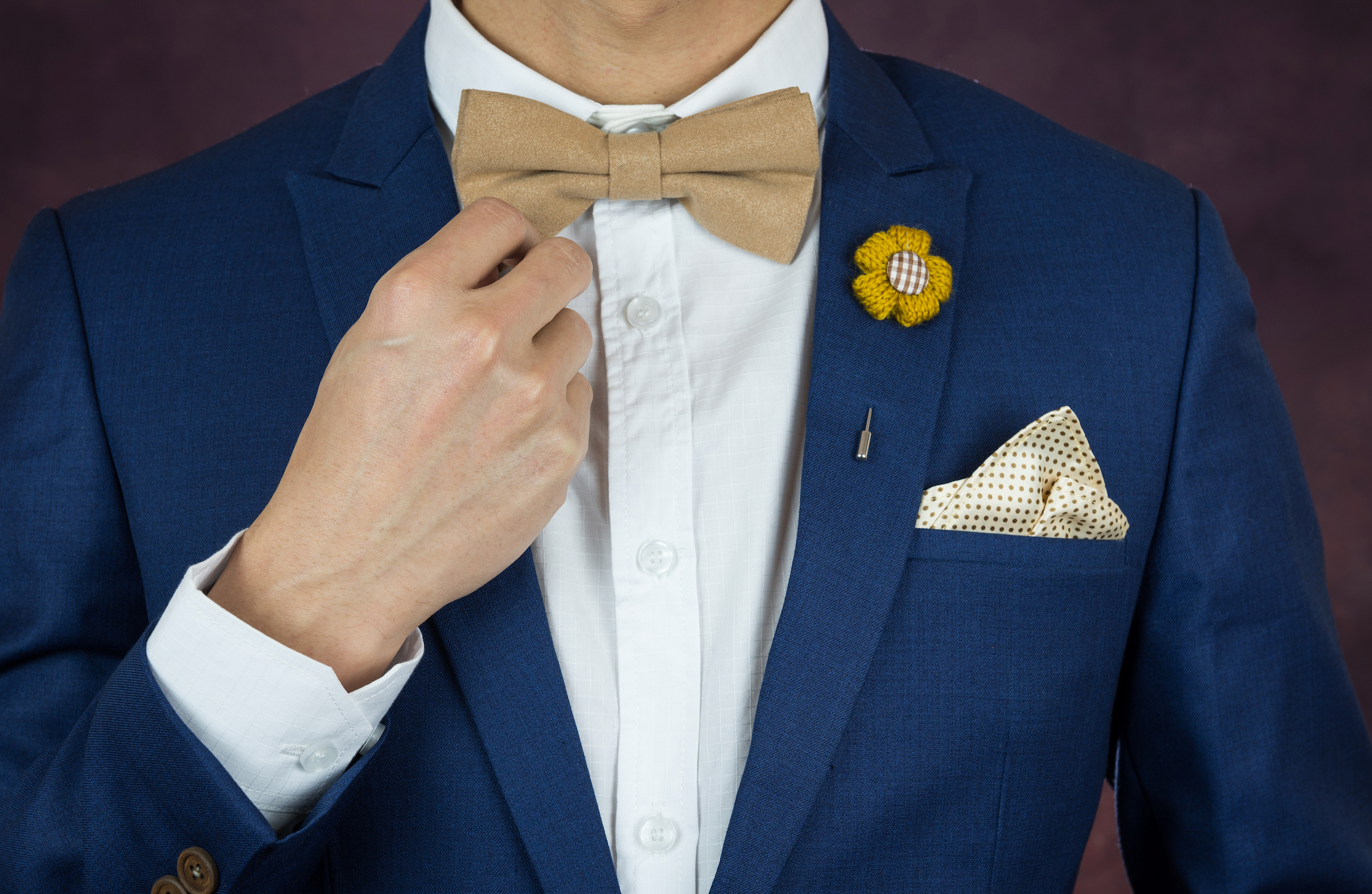 How to fold a pocket square to match with a bowtie?